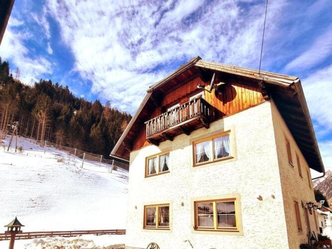 Large Detached Holiday Home In Muhr Exterior photo